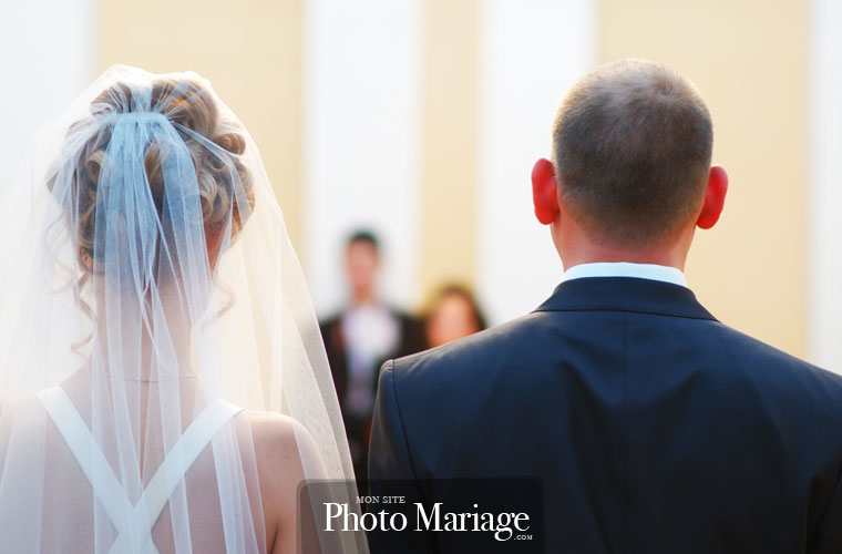 Partager ses photos de mariage sur Internet n'est pas toujours très aisé, surtout lorsqu'on souhaite que l'accès à ses photos soit sécurisé.