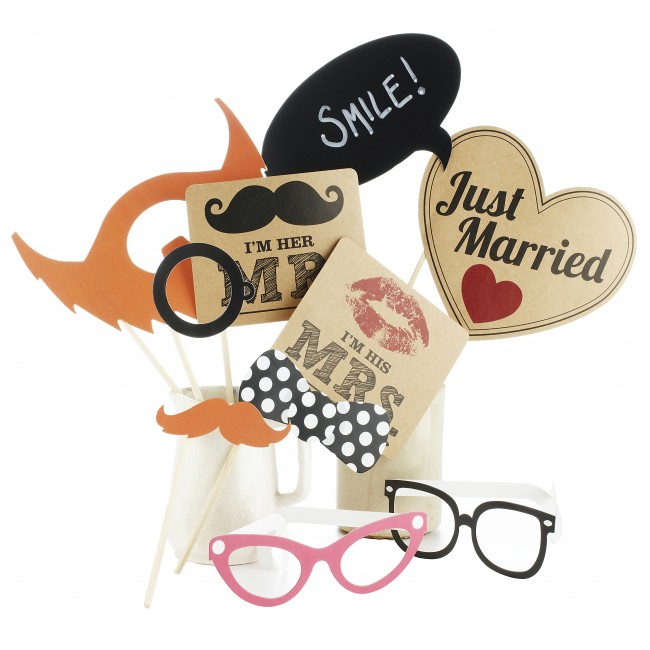 Photo booth de mariage : Des accessoires rigolos et variés à proposer aux invités pour la séance photo