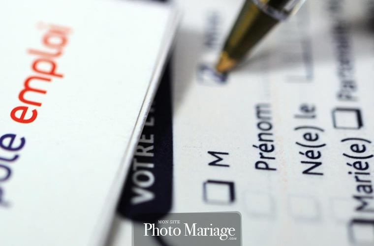 Démarches administratives : Dans le cas où vous prétendiez à un poste, et que vous percevez des allocations chômage, certaines procédures sont également à suivre en parallèle. 