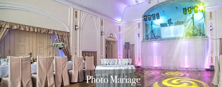 De plus en plus de futurs mariés sautent le pas et s’offrent un wedding planner pour organiser leur mariage
