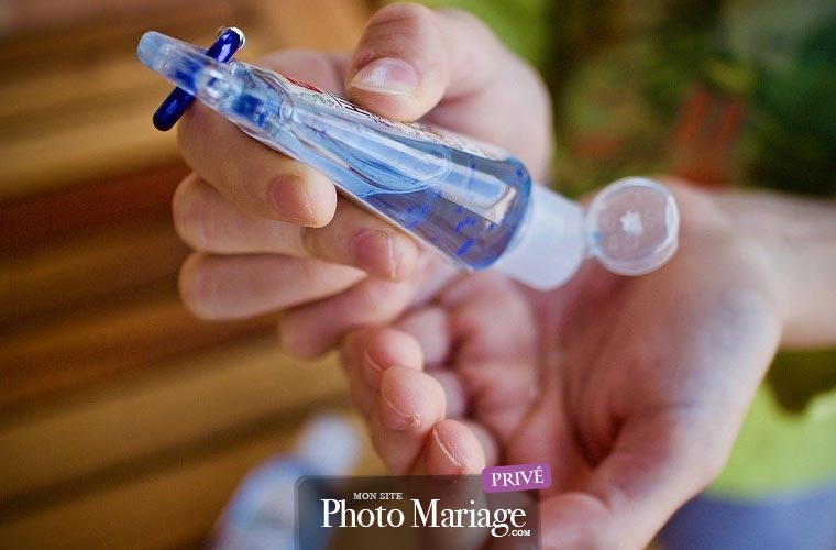 Gels hydroalcooliques, gants et autres précautions feront partie des invités. Pas très glamour....